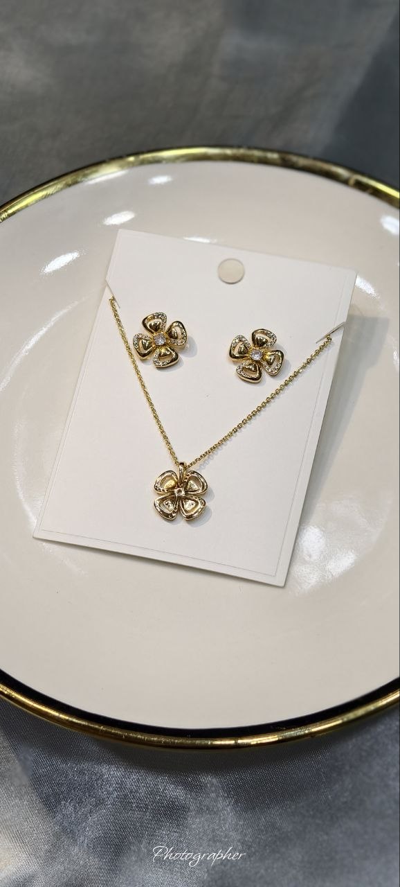 Golden Bloom Anti Tarnish Locket Set