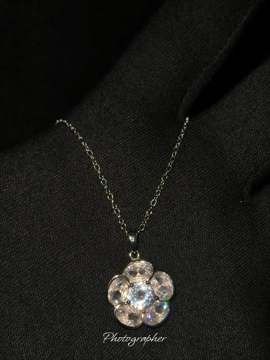 Premium White Floral Zircon Pendant Anti Tarnish